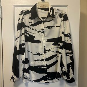 Women’s Black and White Abstract Print Top